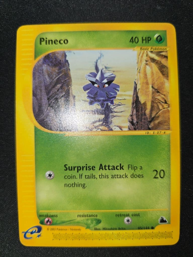 Pineco 85/144 Skyridge trading card