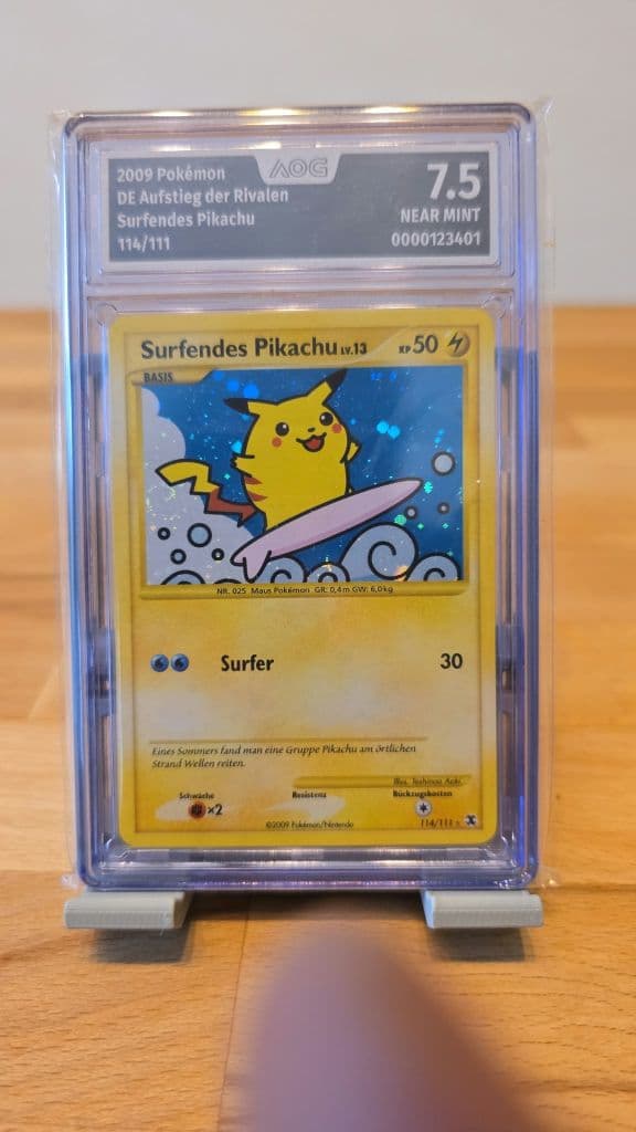 Surfendes Pikachu 114/111 Aufstieg der Rivalen trading card