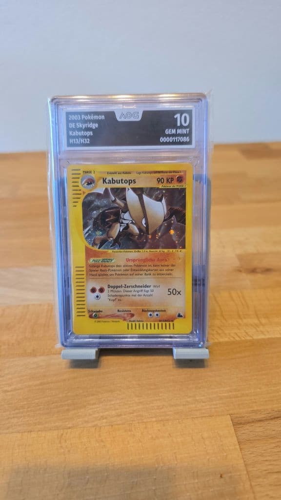 Kabutops H13/H32 Skyridge trading card